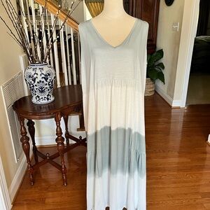 Cute sleeveless maxi dress with color block in white and pale shades of green